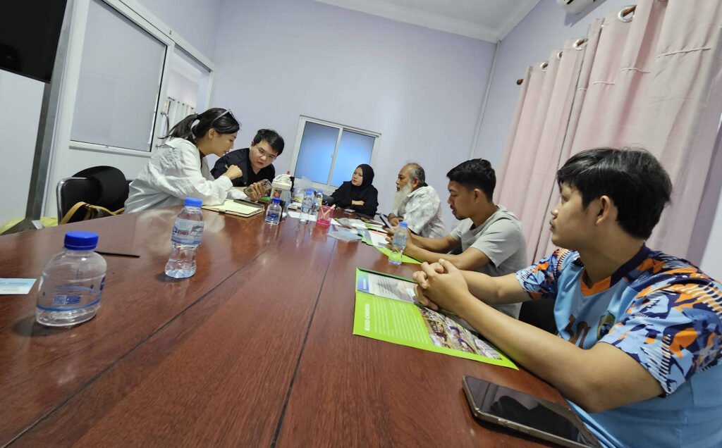 Risso leaders discussing agriculture in Cambodia
