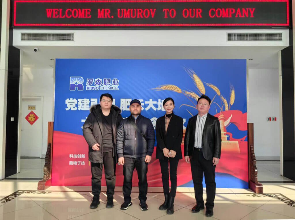 Taking-photos-with-customers-2-1024x765