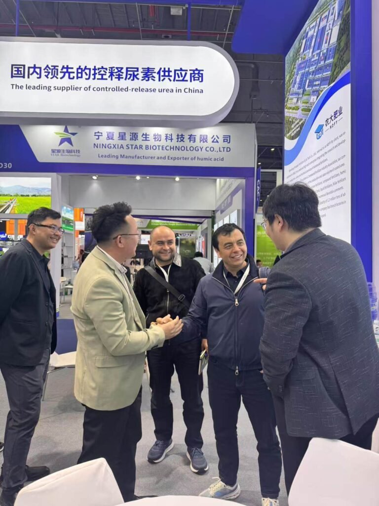 Risso talks with international customers at the exhibition1