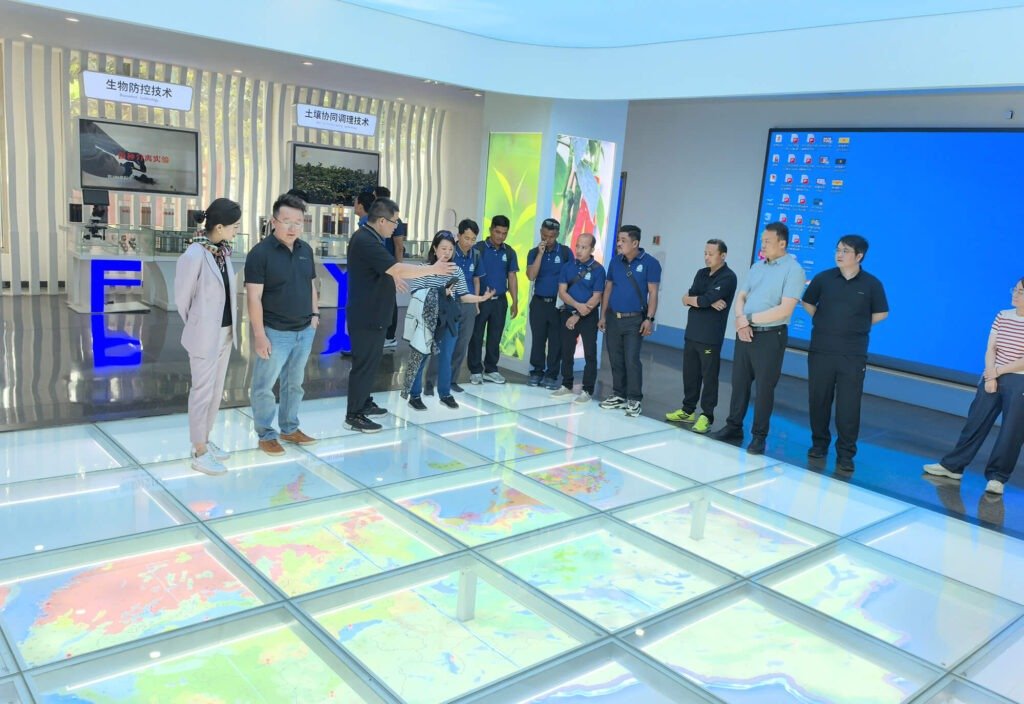 Visit the Risso Fertilizer Showroom4