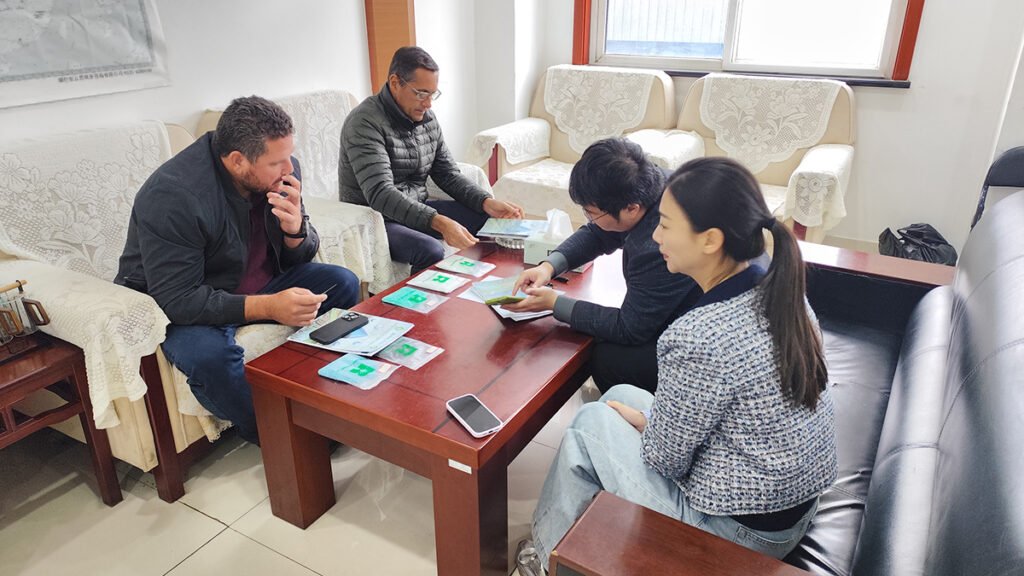 Business meeting between Risso and French Polynesian clients2