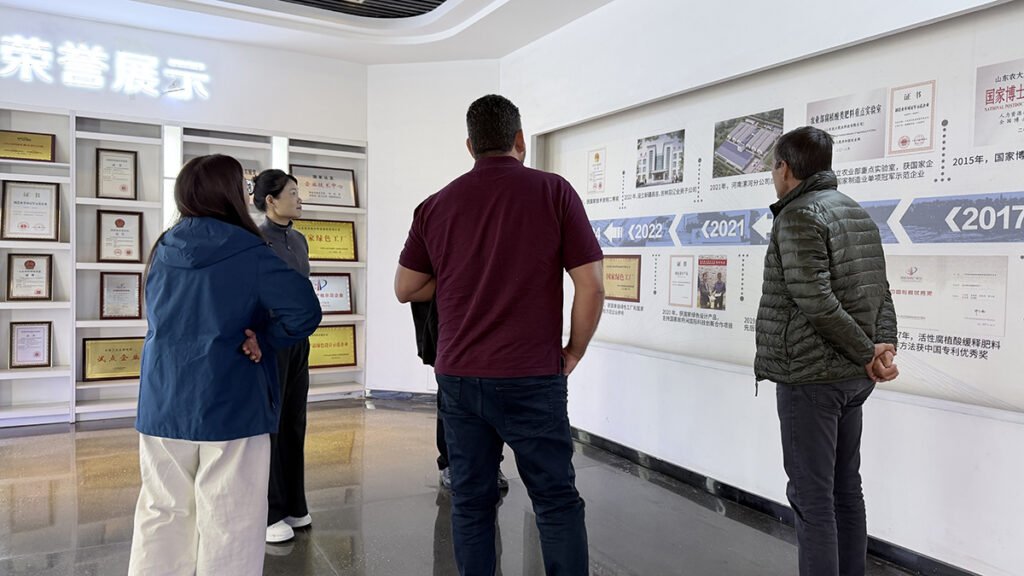 Risso engineer explaining fertilizer production process2