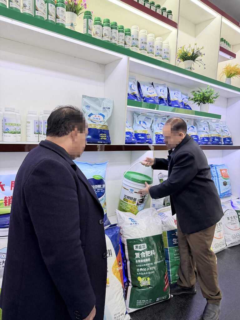 Yemeni customers visited the Risso fertilizer exhibition hall1